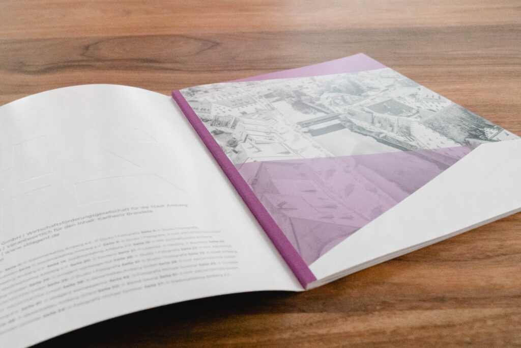 STILAGENT-Werbeagentur-Gestaltung-Broschüre-Wirtschaftsfoerderung-Amberg-04 STILAGENT Grafikdesign Gestaltung der Broschüre für die Gewerbebau Amberg GmbH - Umschlag