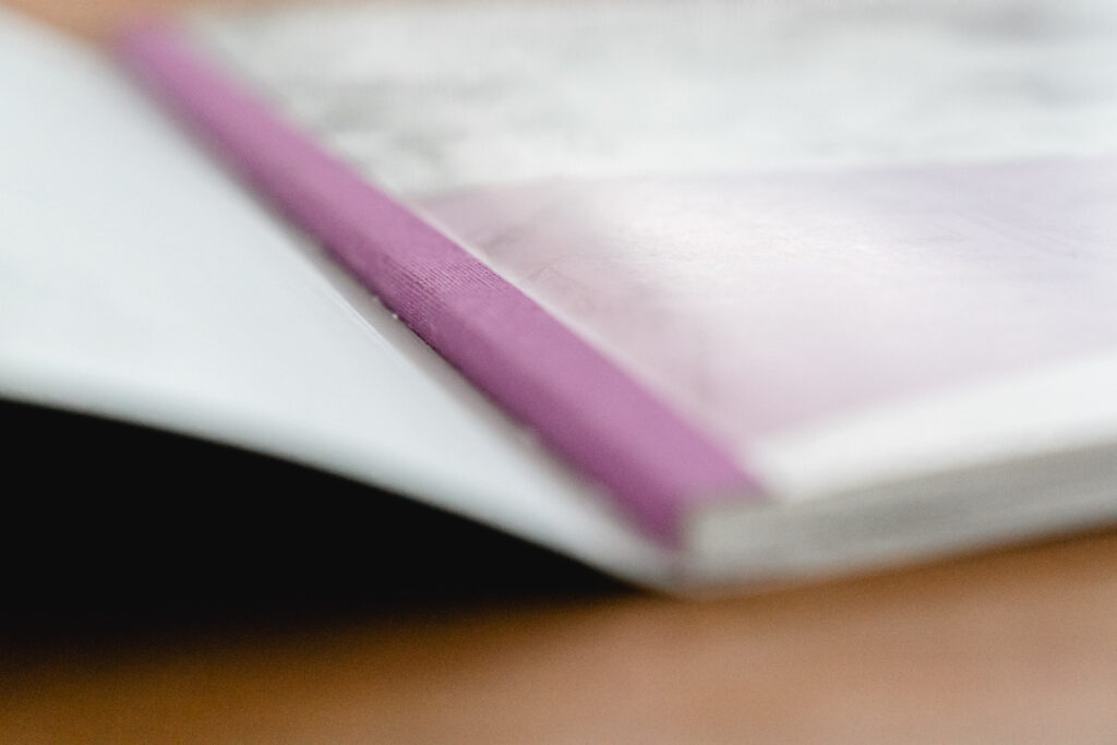 STILAGENT-Werbeagentur-Gestaltung-Broschüre-Wirtschaftsfoerderung-Amberg-05 STILAGENT Grafikdesign Gestaltung der Broschüre für die Gewerbebau Amberg GmbH - Klebebindung