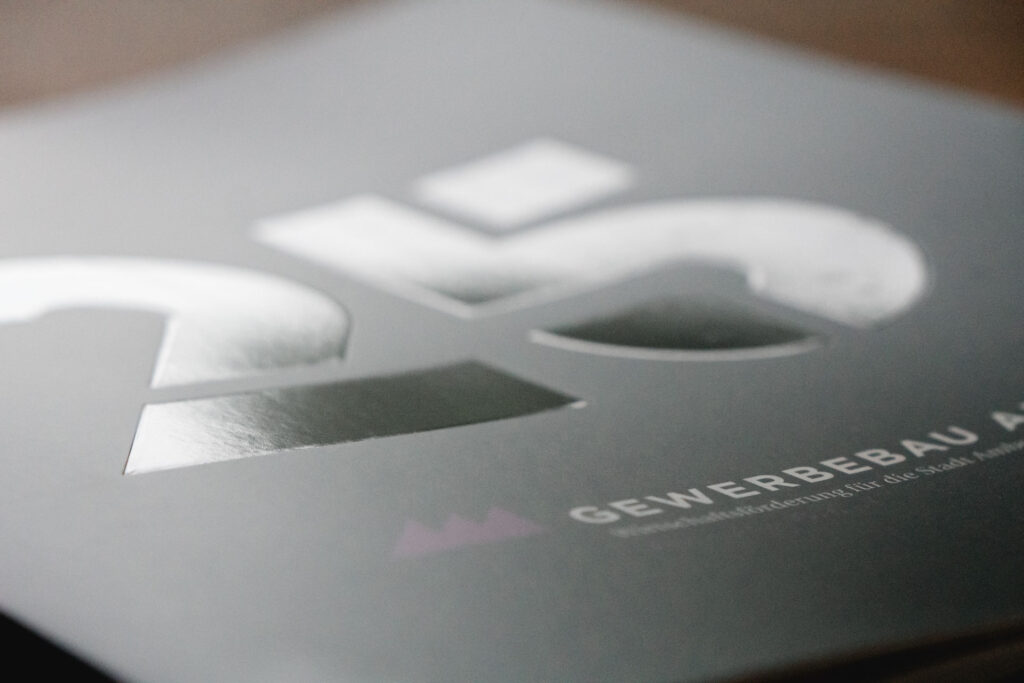 STILAGENT-Werbeagentur-Gestaltung-Broschüre-Wirtschaftsfoerderung-Amberg_16 STILAGENT Printdesign Gestaltung der Broschüre für die Gewerbebau Amberg GmbH - Titelseite